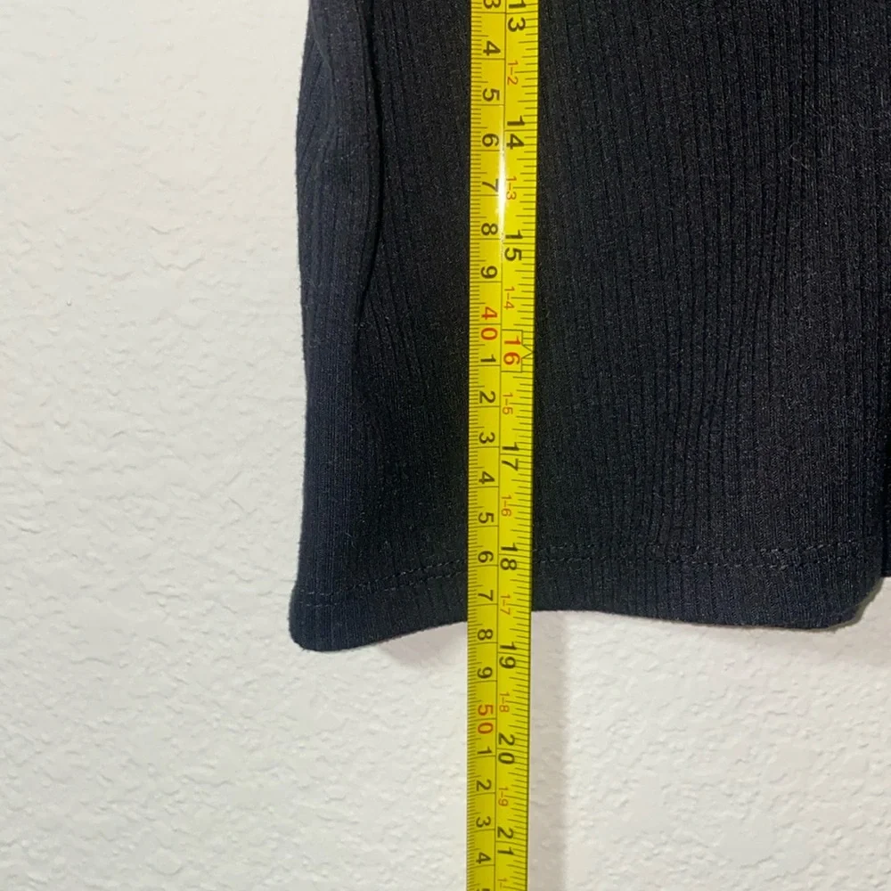 🛍️Black Sleeveless Women's V-neck Top! - Picture 3 of 6